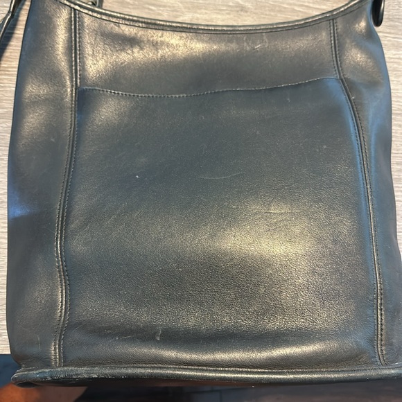 Coach Vintage ‘99 Slim Duffle Sac Black Shoulder Bag with Gold Hardware - Picture 3 of 9